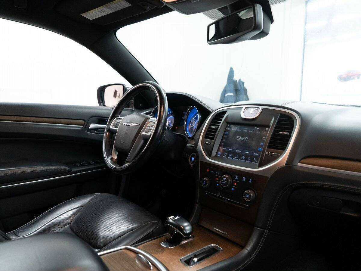 Купить Chrysler 300C с пробегом. Фото: #15