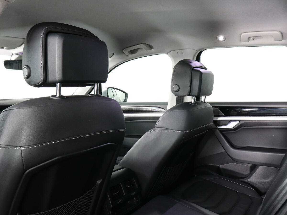 Купить Volkswagen Touareg с пробегом. Фото: #11