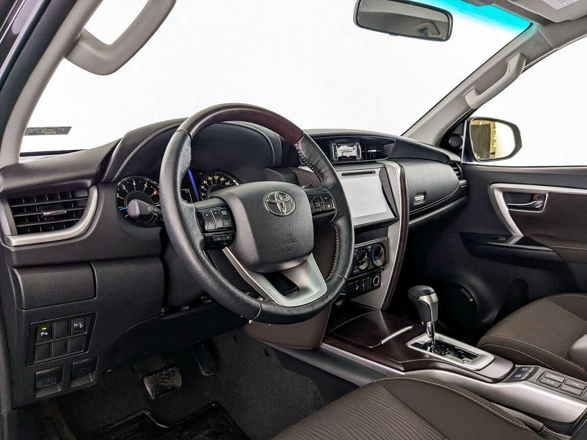 Купить Toyota Fortuner с пробегом. Фото: #13