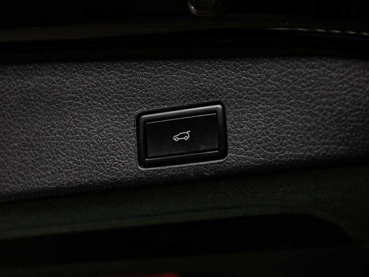 Купить Volkswagen Touareg с пробегом. Фото: #28