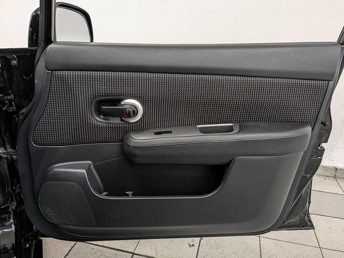 Купить Nissan Tiida с пробегом. Фото: #23
