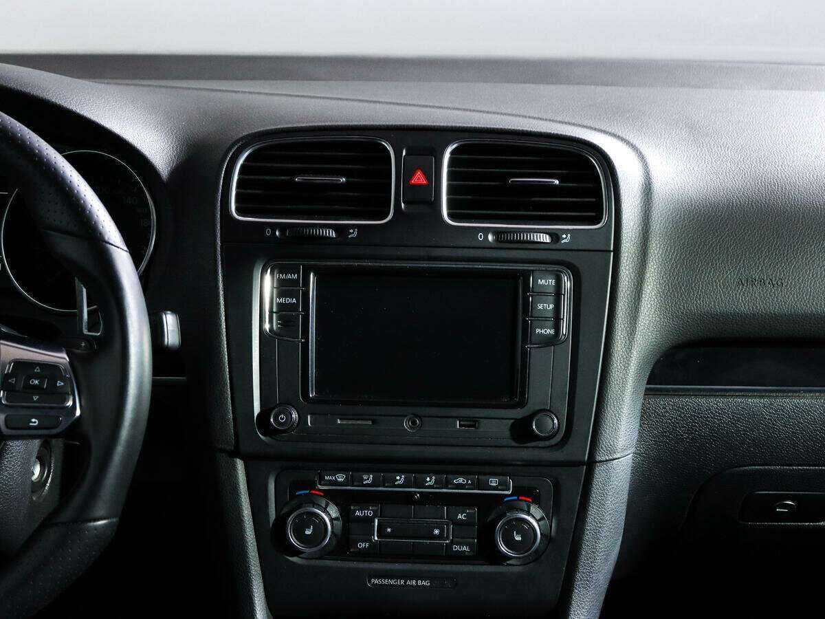 Купить Volkswagen Golf GTI с пробегом. Фото: #9