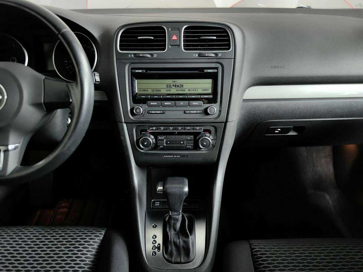 Купить Volkswagen Golf с пробегом. Фото: #8