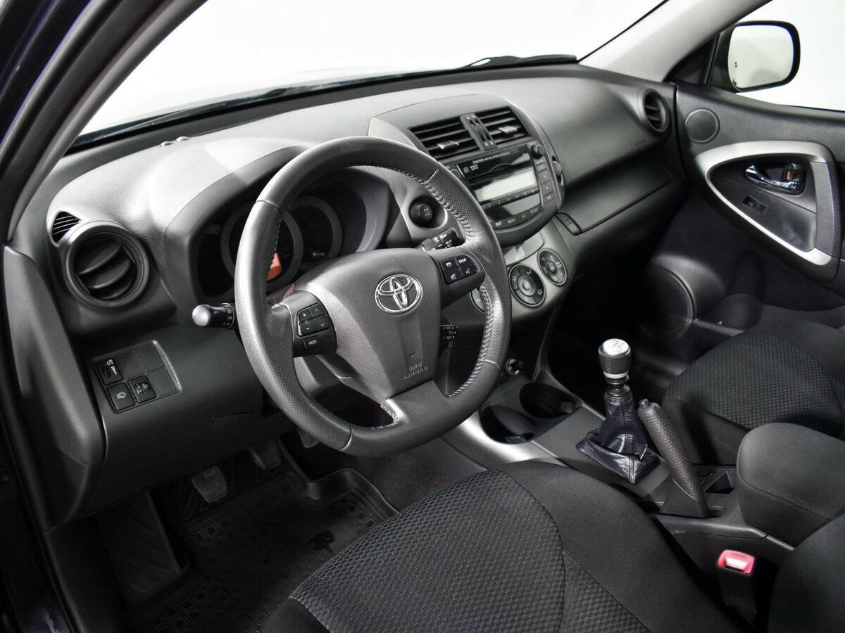 Купить Toyota RAV4 с пробегом. Фото: #8