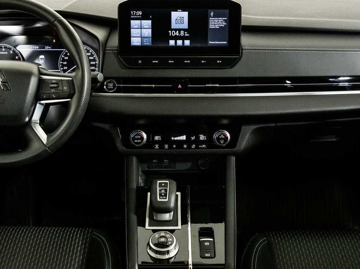 Купить Mitsubishi Outlander с пробегом. Фото: #10