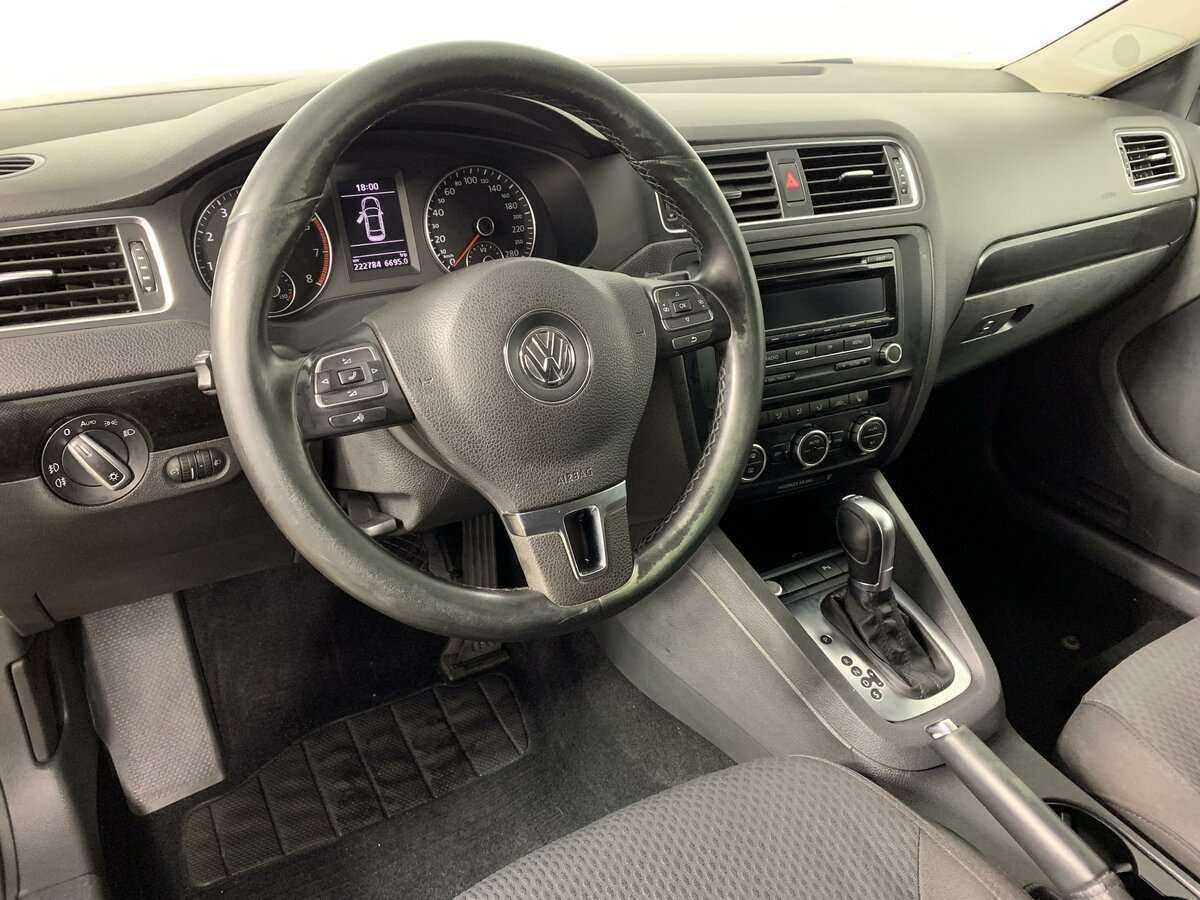 Купить Volkswagen Jetta с пробегом. Фото: #17
