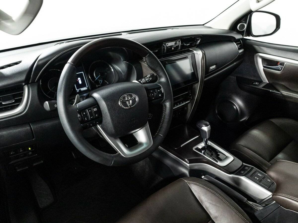 Купить Toyota Fortuner с пробегом. Фото: #10