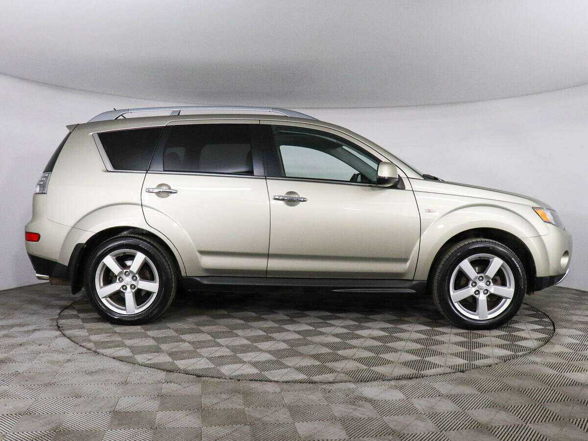 Купить Mitsubishi Outlander с пробегом. Фото: #3