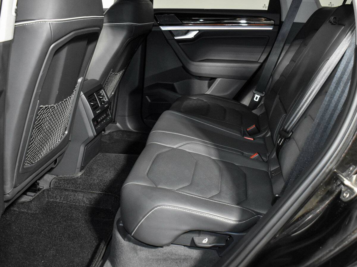 Купить Volkswagen Touareg с пробегом. Фото: #12