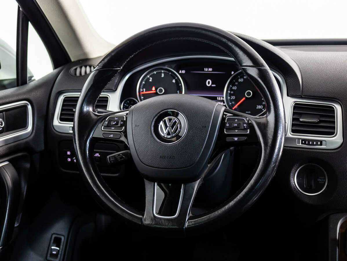 Купить Volkswagen Touareg с пробегом. Фото: #9