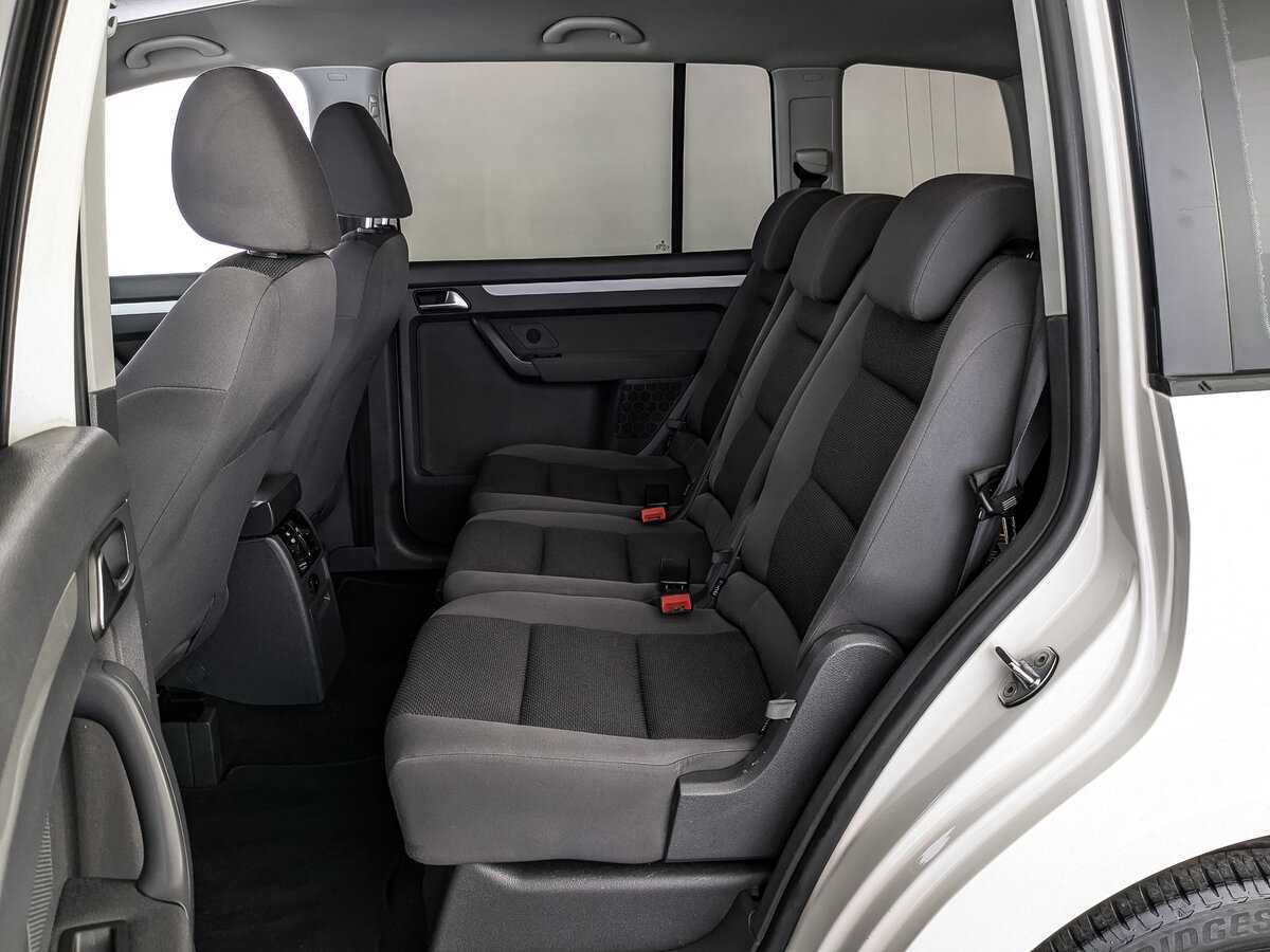 Купить Volkswagen Touran с пробегом. Фото: #13