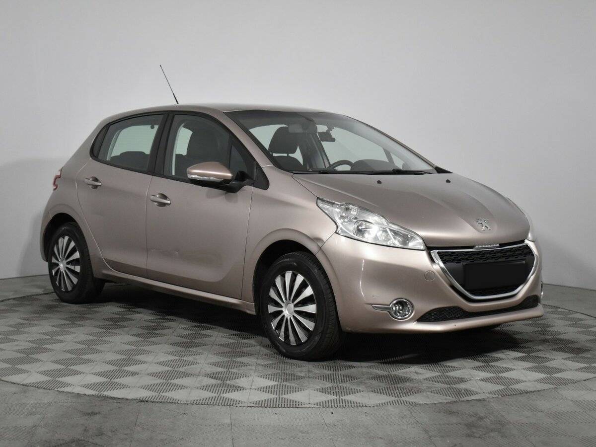 Купить Peugeot 208 с пробегом. Фото: #2