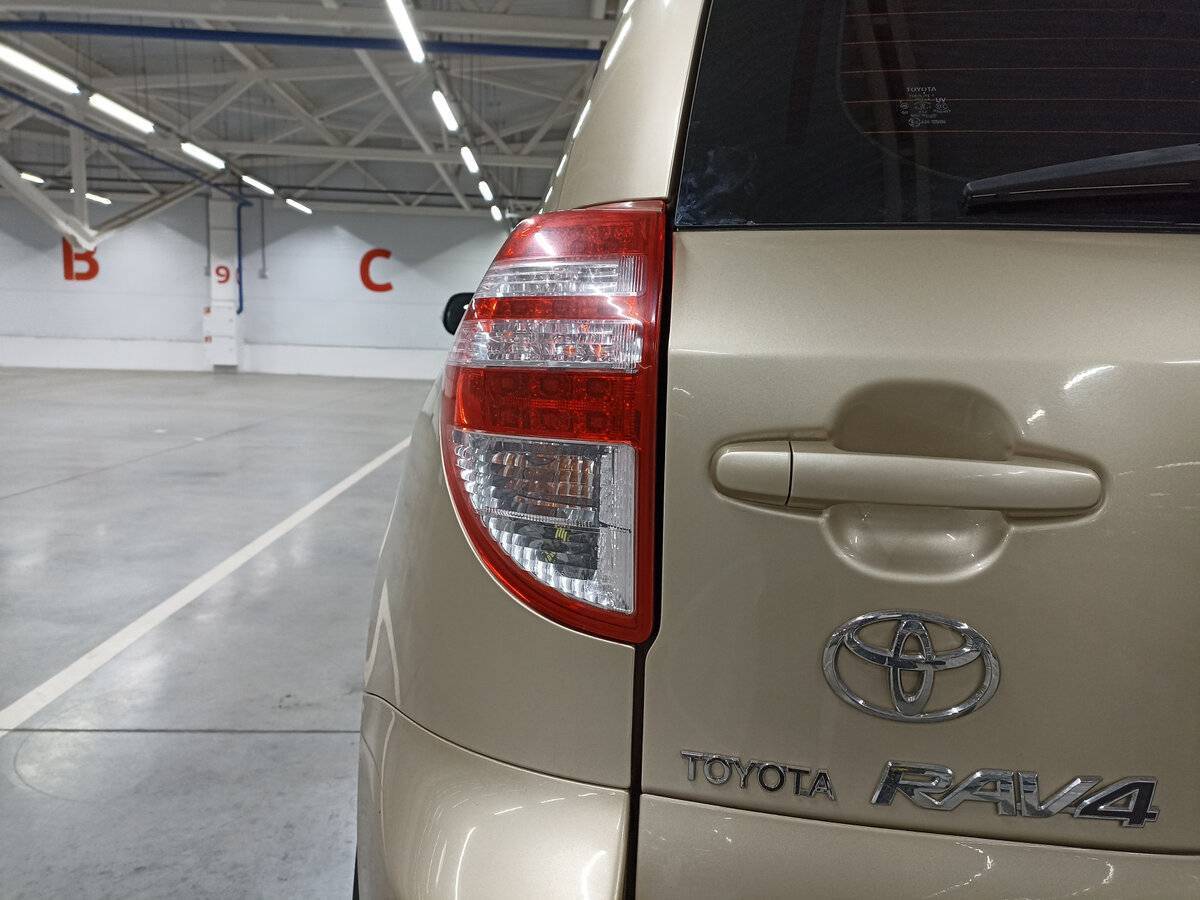 Купить Toyota RAV4 с пробегом. Фото: #8