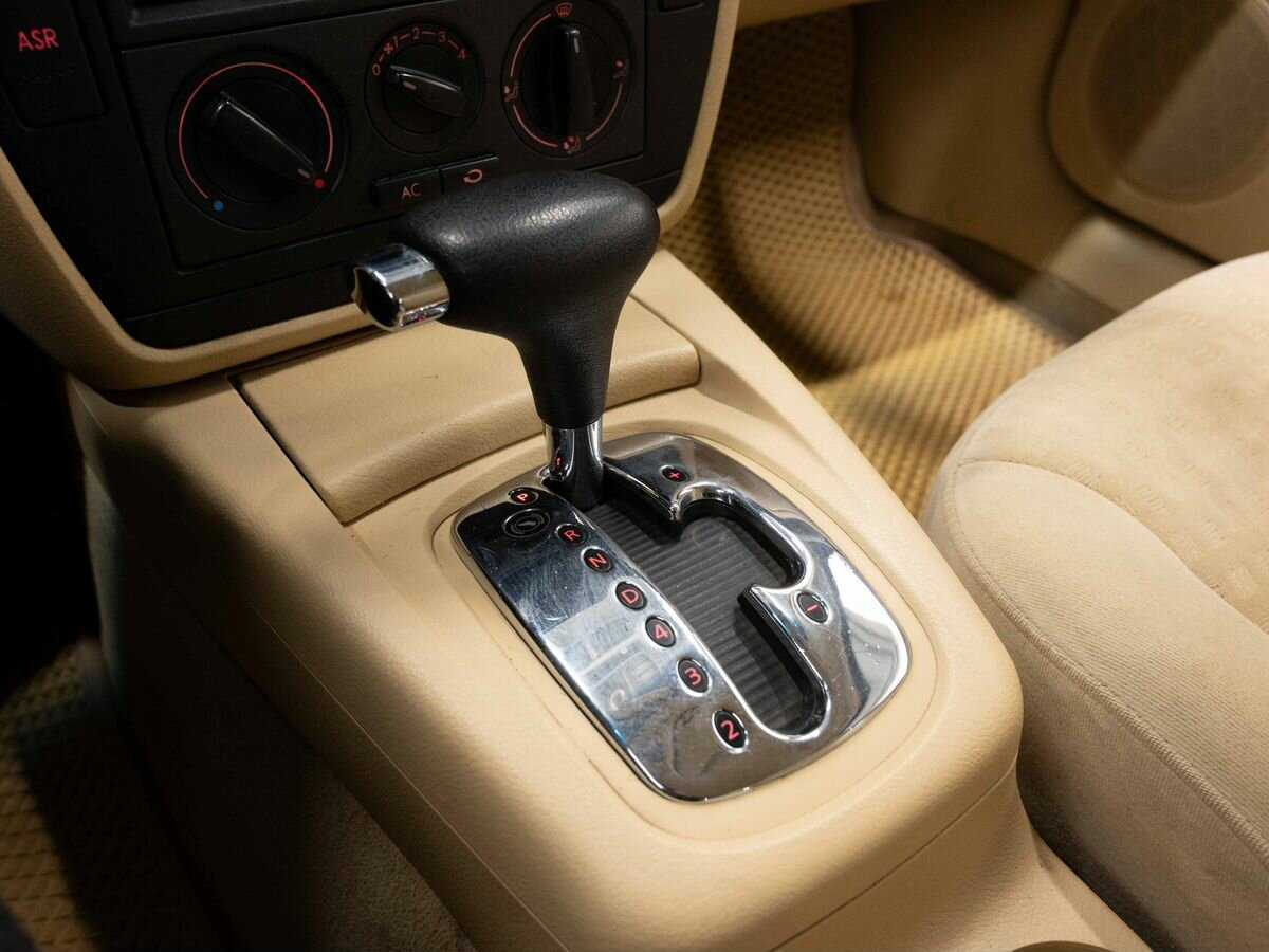 Купить Volkswagen Passat с пробегом. Фото: #17