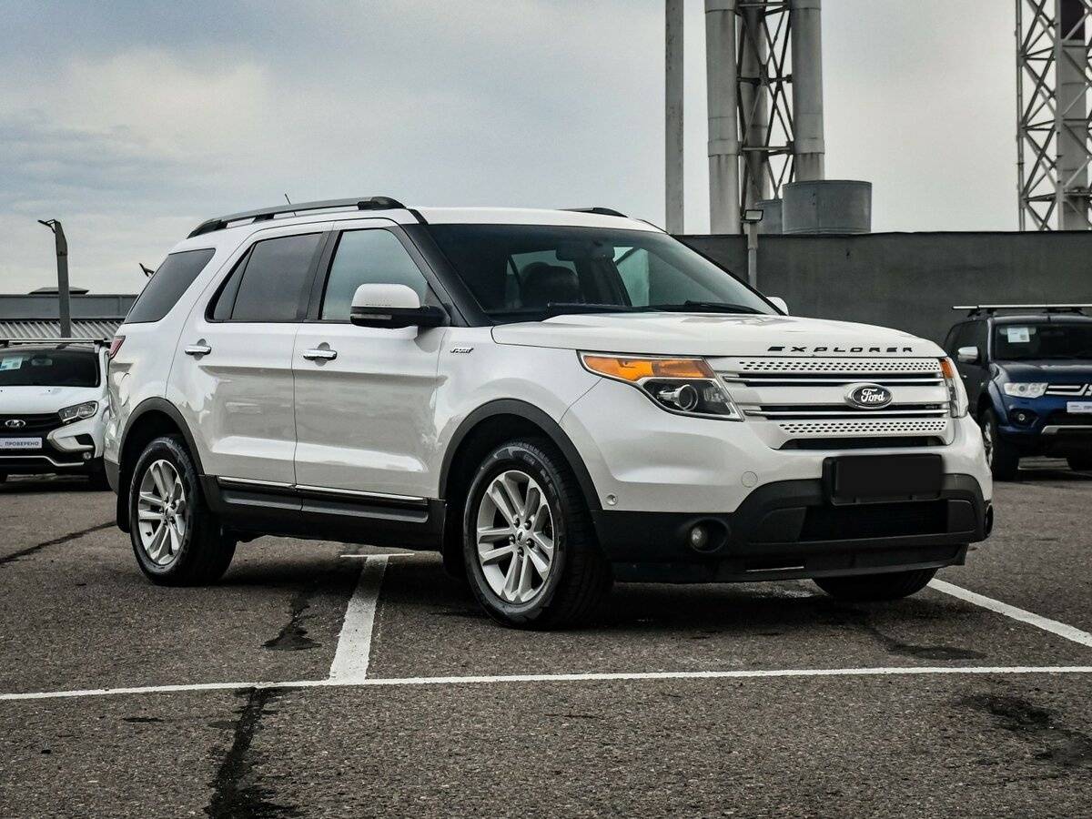 Купить Ford Explorer с пробегом. Фото: #2