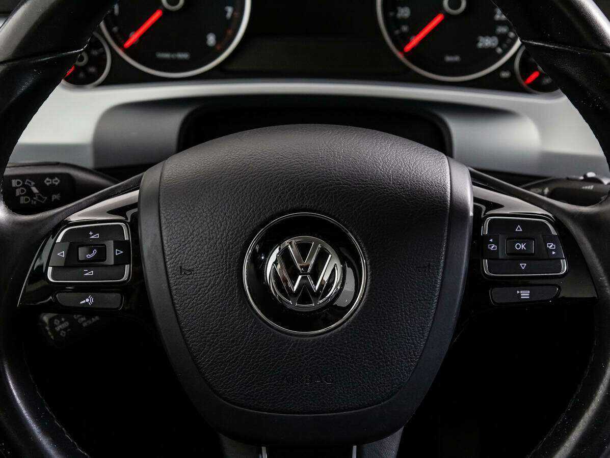 Купить Volkswagen Touareg с пробегом. Фото: #11