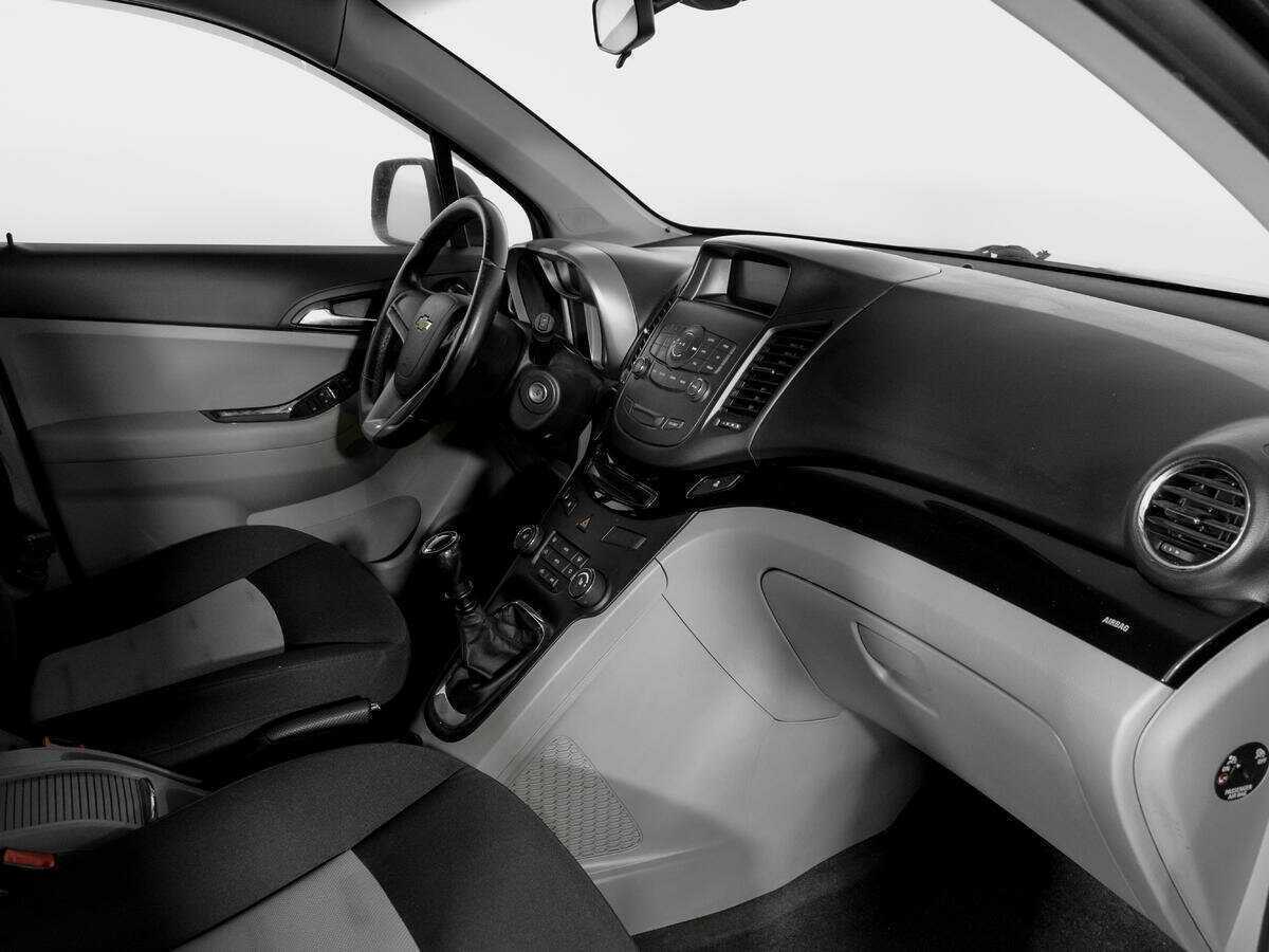 Купить Chevrolet Orlando с пробегом. Фото: #8