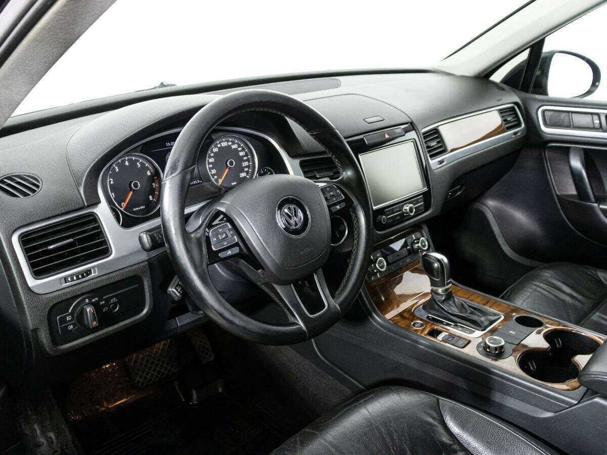 Купить Volkswagen Touareg с пробегом. Фото: #10