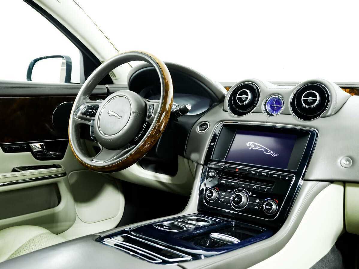 Купить Jaguar XJ с пробегом. Фото: #7