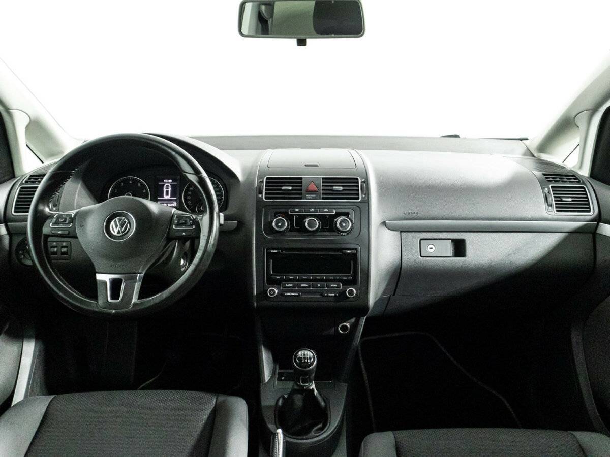 Купить Volkswagen Touran с пробегом. Фото: #12