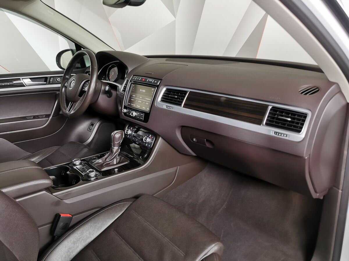 Купить Volkswagen Touareg с пробегом. Фото: #8