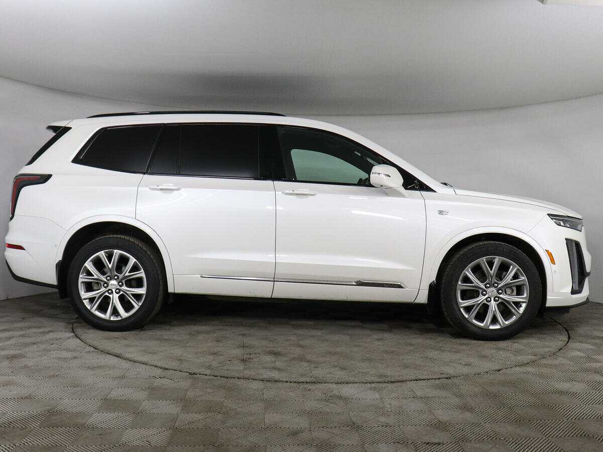 Купить Cadillac XT6 с пробегом. Фото: #3