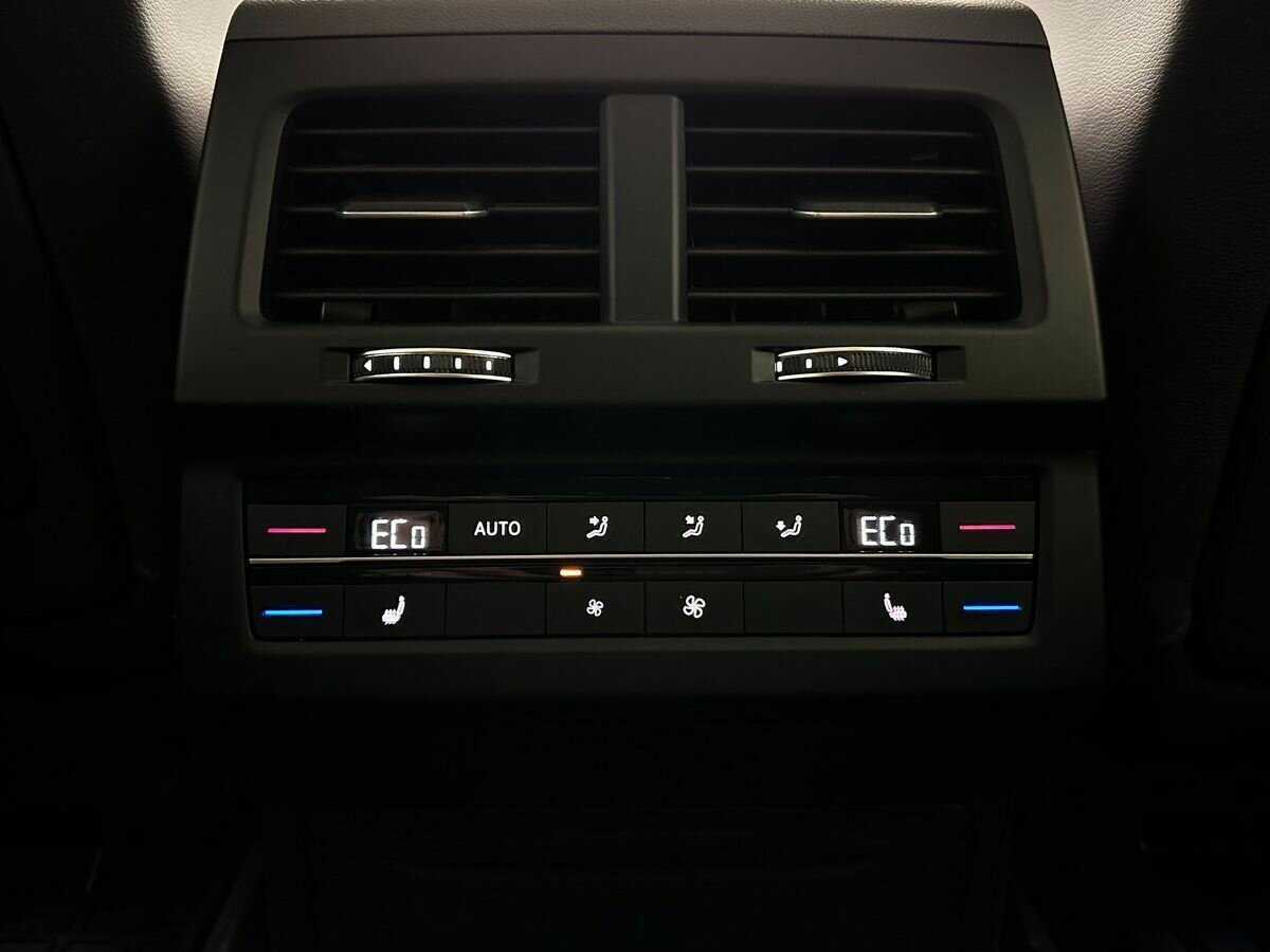 Купить Volkswagen Touareg с пробегом. Фото: #16