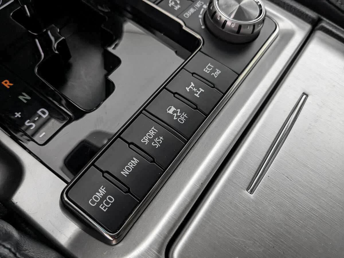 Купить Toyota Land Cruiser с пробегом. Фото: #25