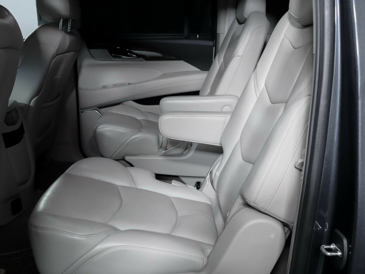 Купить Cadillac Escalade с пробегом. Фото: #9