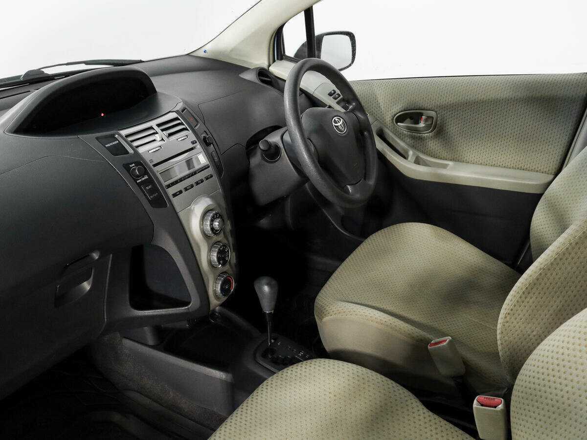 Купить Toyota Vitz с пробегом. Фото: #10
