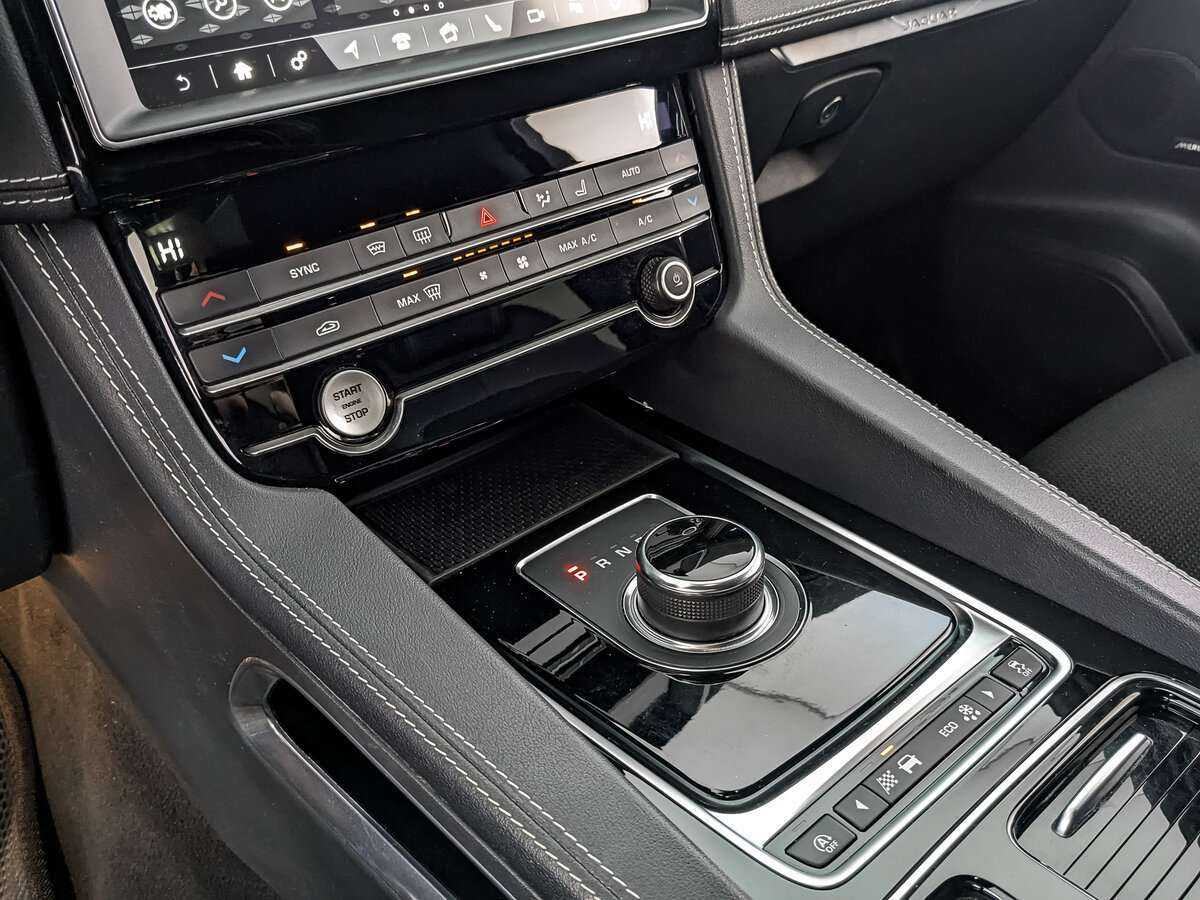 Купить Jaguar F-Pace с пробегом. Фото: #16