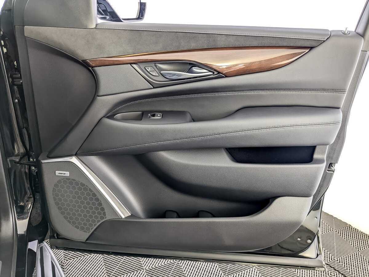 Купить Cadillac Escalade с пробегом. Фото: #21