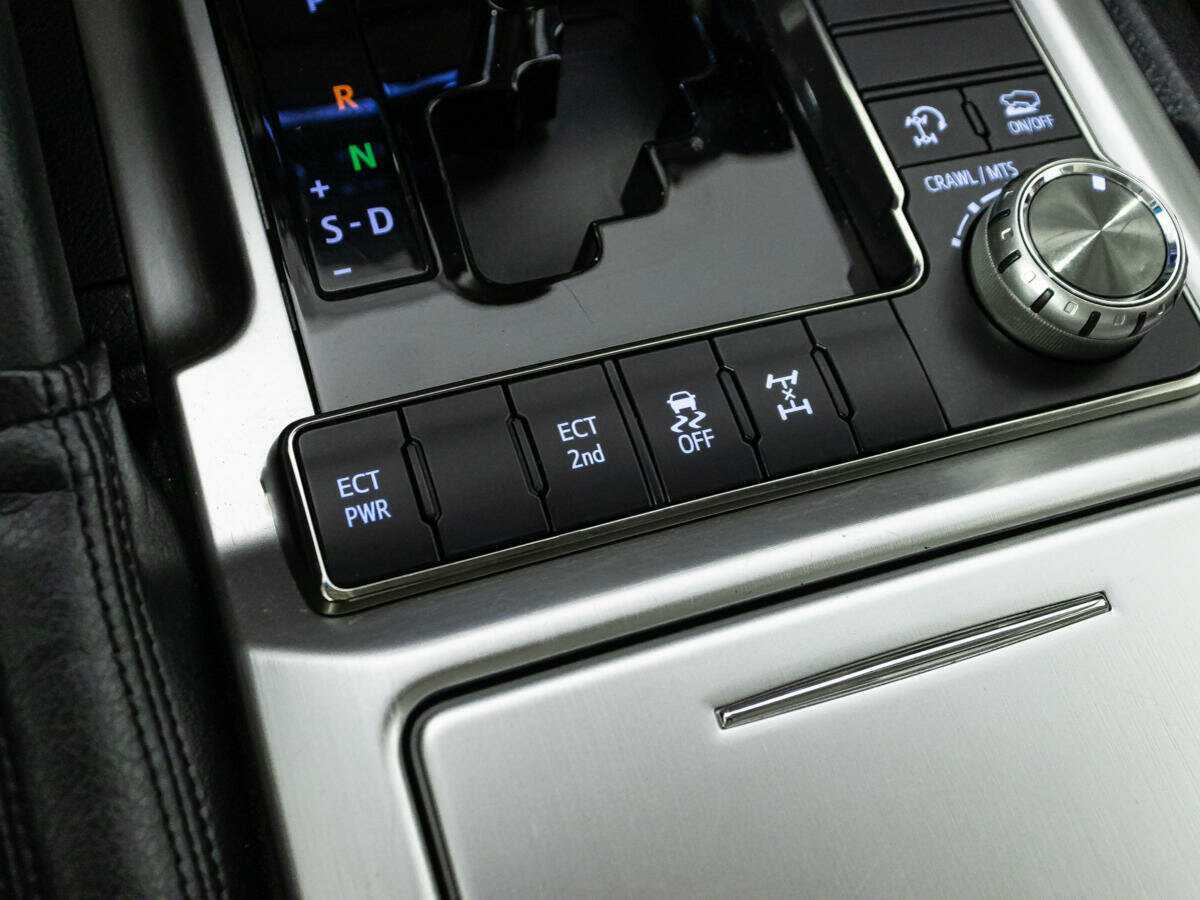Купить Toyota Land Cruiser с пробегом. Фото: #19