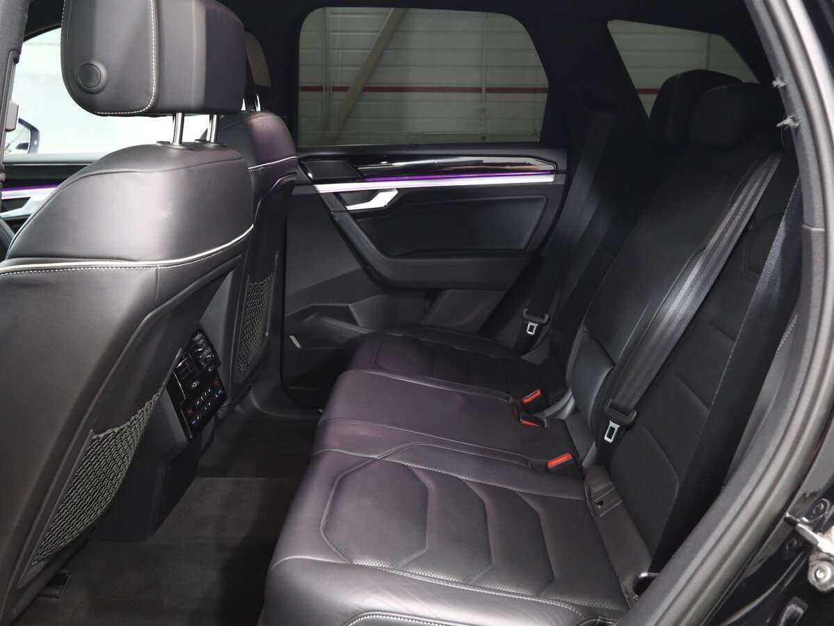 Купить Volkswagen Touareg с пробегом. Фото: #11
