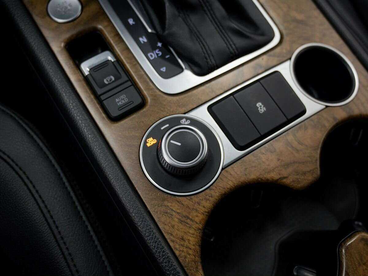 Купить Volkswagen Touareg с пробегом. Фото: #21