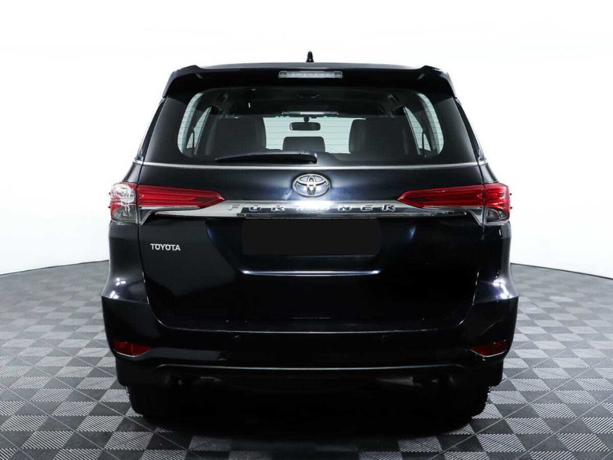 Купить Toyota Fortuner с пробегом. Фото: #3