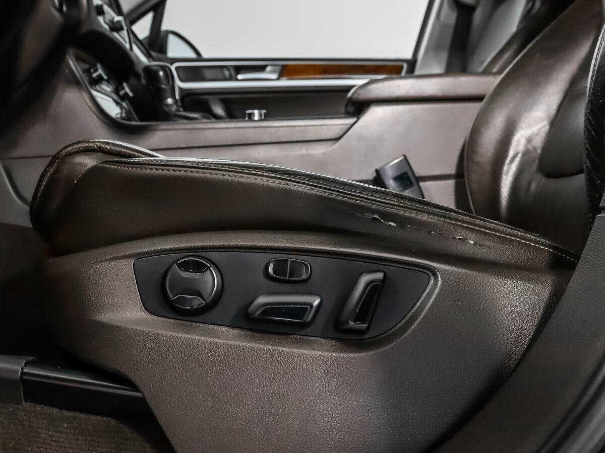 Купить Volkswagen Touareg с пробегом. Фото: #10