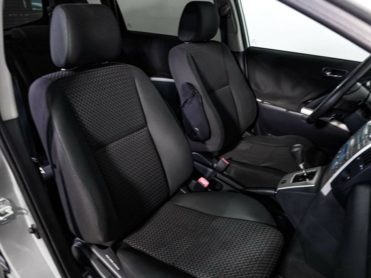 Купить Toyota Corolla Verso с пробегом. Фото: #14