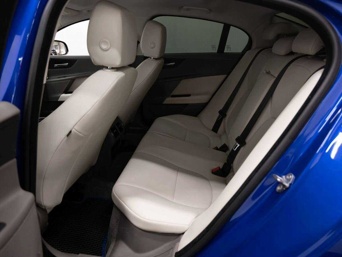 Купить Jaguar XE с пробегом. Фото: #8