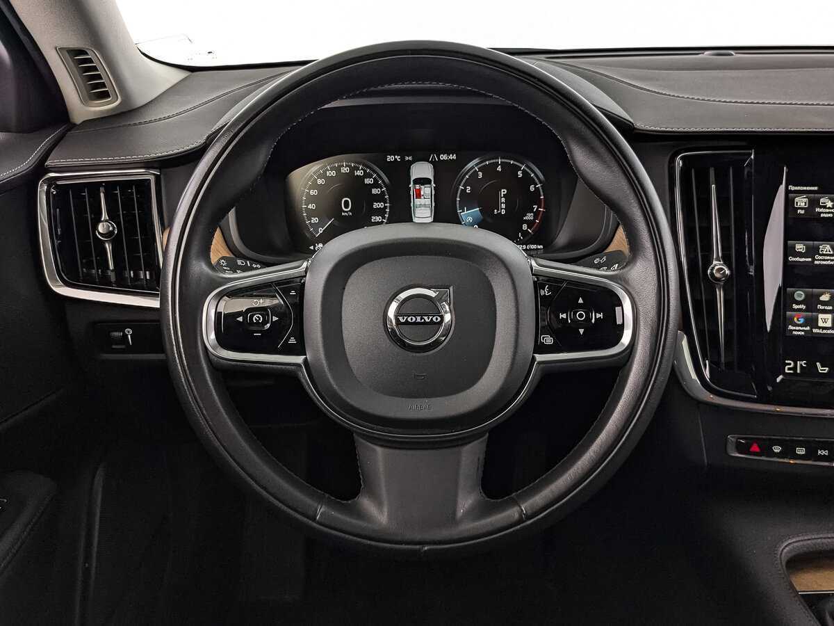 Купить Volvo S90 с пробегом. Фото: #17