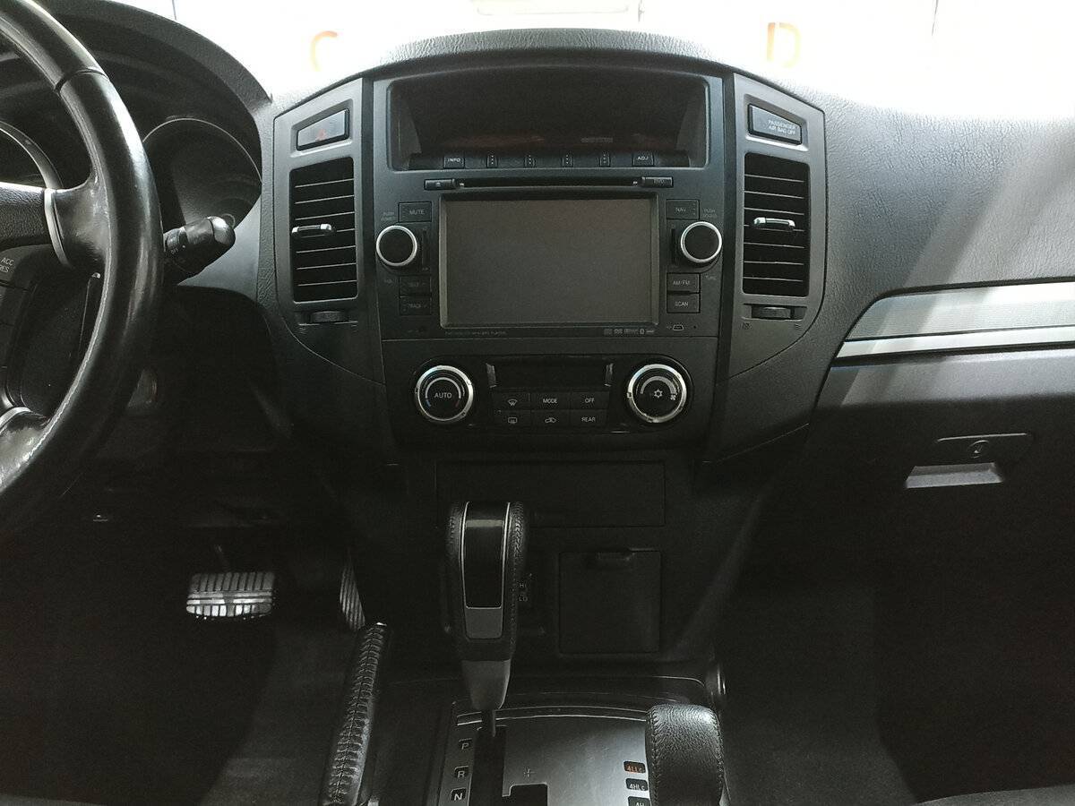 Купить Mitsubishi Pajero с пробегом. Фото: #14