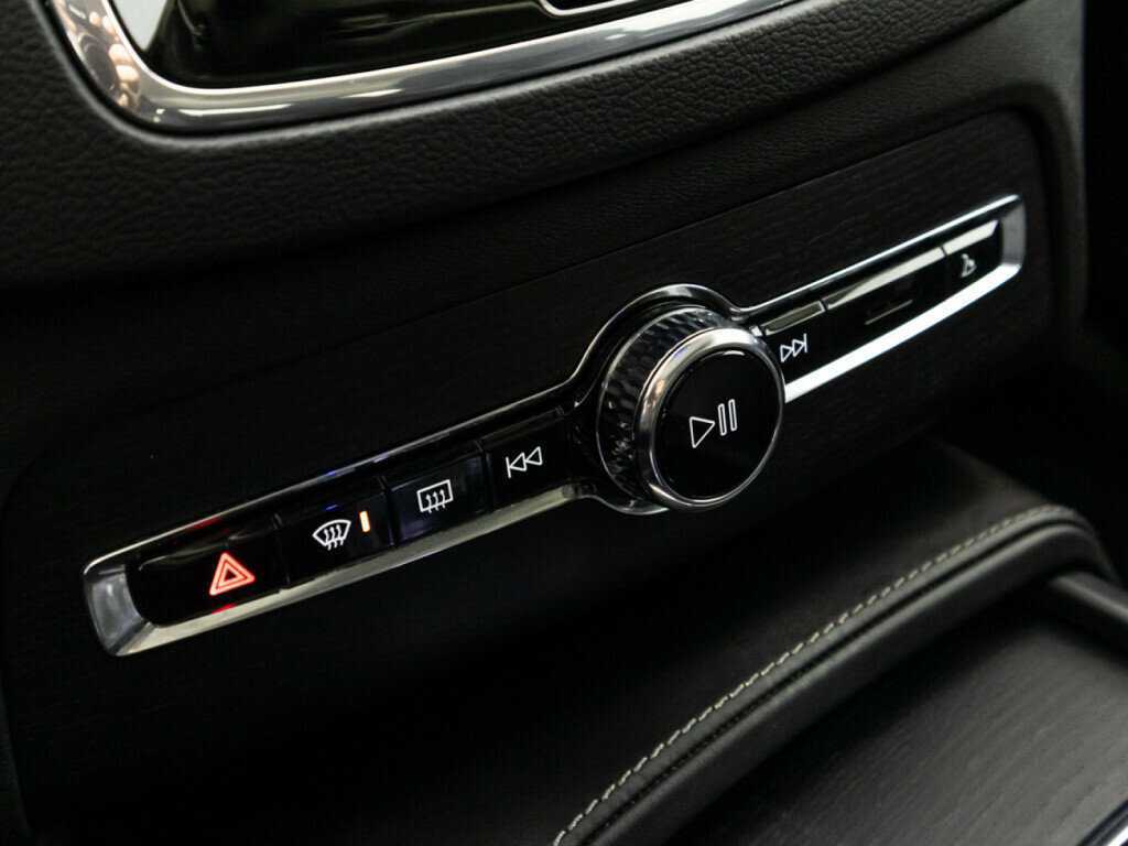 Купить Volvo XC90 с пробегом. Фото: #22