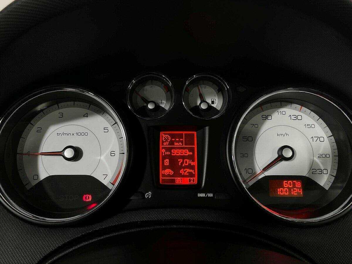 Купить Peugeot 308 с пробегом. Фото: #10