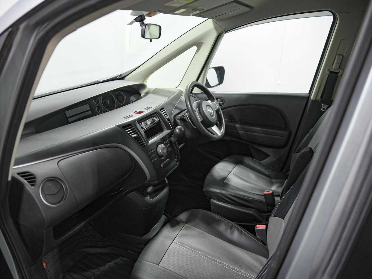 Купить Mazda Biante с пробегом. Фото: #11