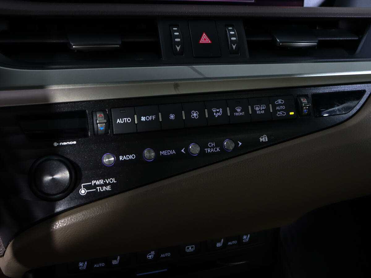 Купить Lexus ES с пробегом. Фото: #26