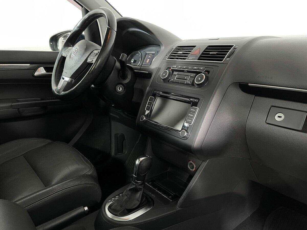 Купить Volkswagen Touran с пробегом. Фото: #8