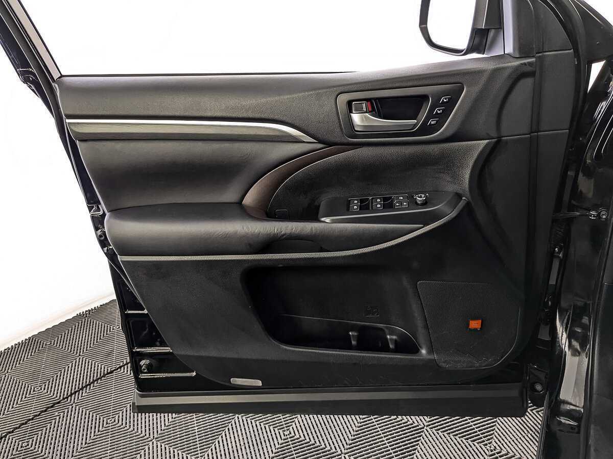Купить Toyota Highlander с пробегом. Фото: #15