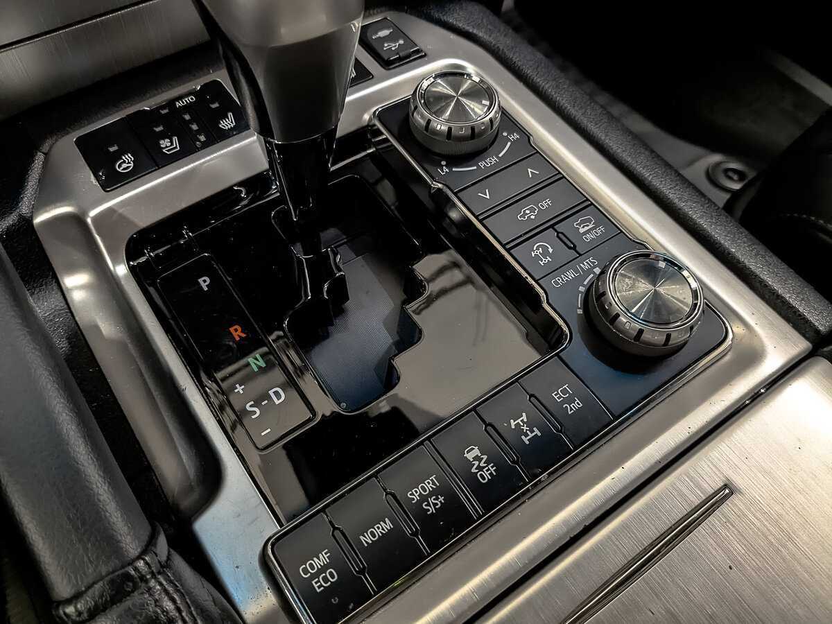 Купить Toyota Land Cruiser с пробегом. Фото: #17