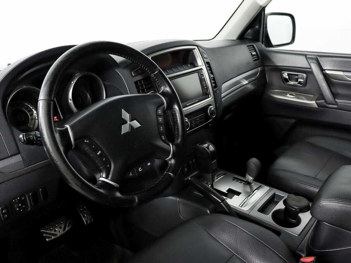 Купить Mitsubishi Pajero с пробегом. Фото: #8