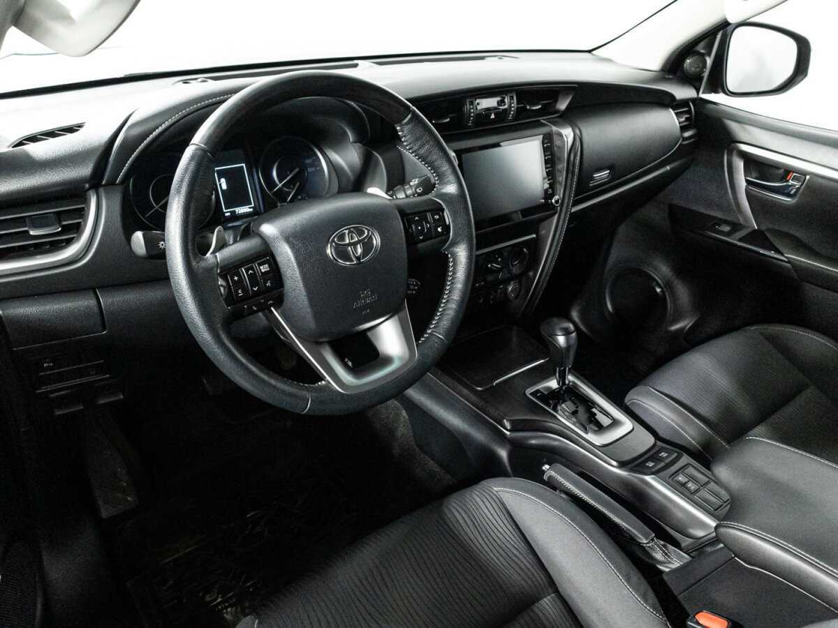 Купить Toyota Fortuner с пробегом. Фото: #10